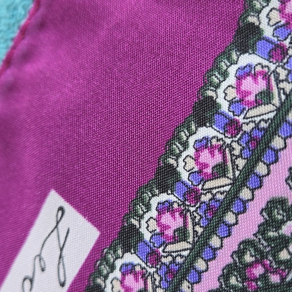 LEONARDI MERLOT Signed Lace Design Scarf 30" x 30" NWOT - Picture 6 of 7